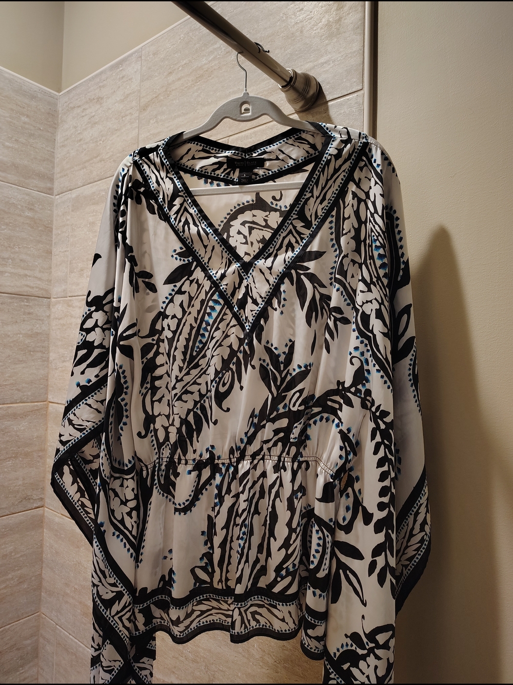 White House Black Market Black & White V-Neck Printed Tunic